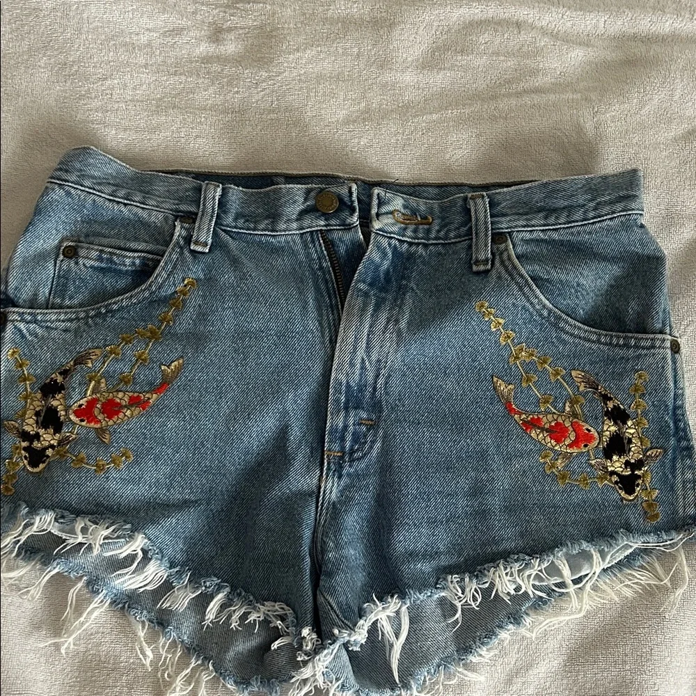 Wrangler jeans Fabulous Customized Goldfish Denim Cutoff Shorts - Picture 2 of 10